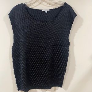 Nicola-XLarge Black Textured Short Sleeve